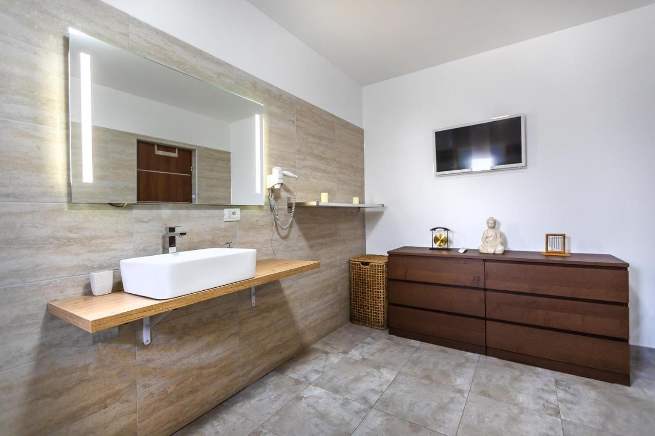 Emerald Residence Ришнов Екстер'єр фото